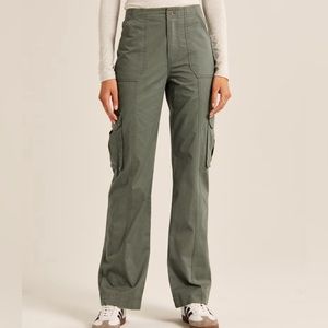 Abercrombie & Fitch Relaxed Cargo Pants in Olive - size 29R / 8R